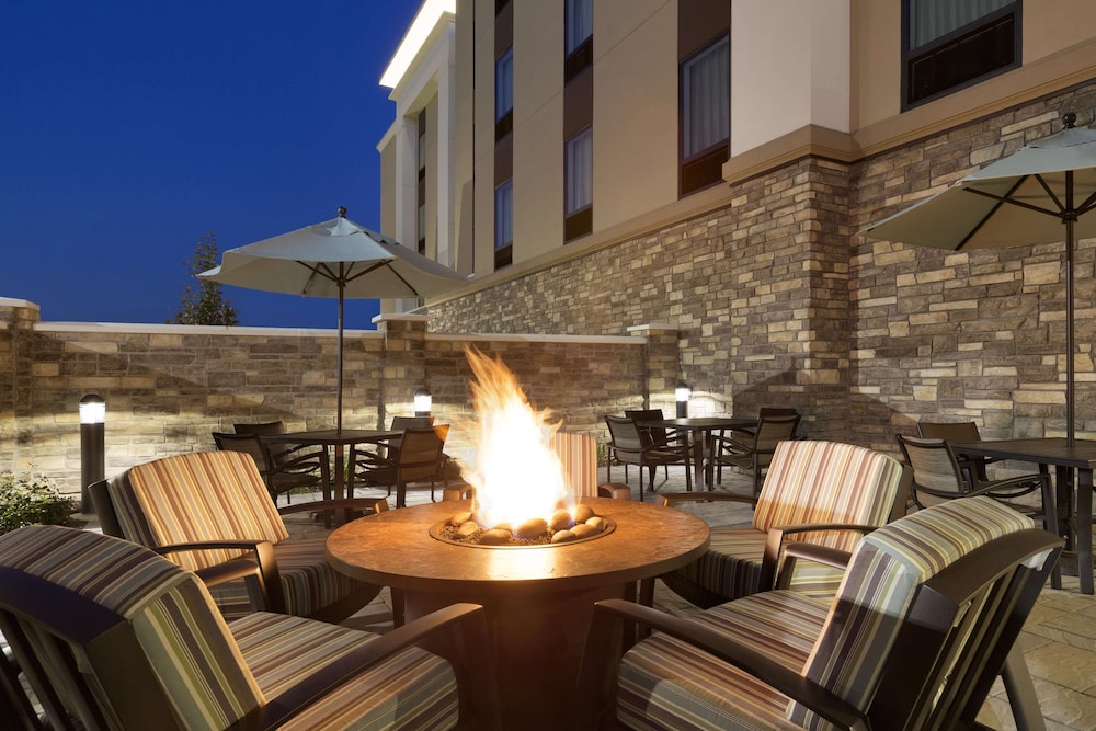 hampton inn and suites niles warren