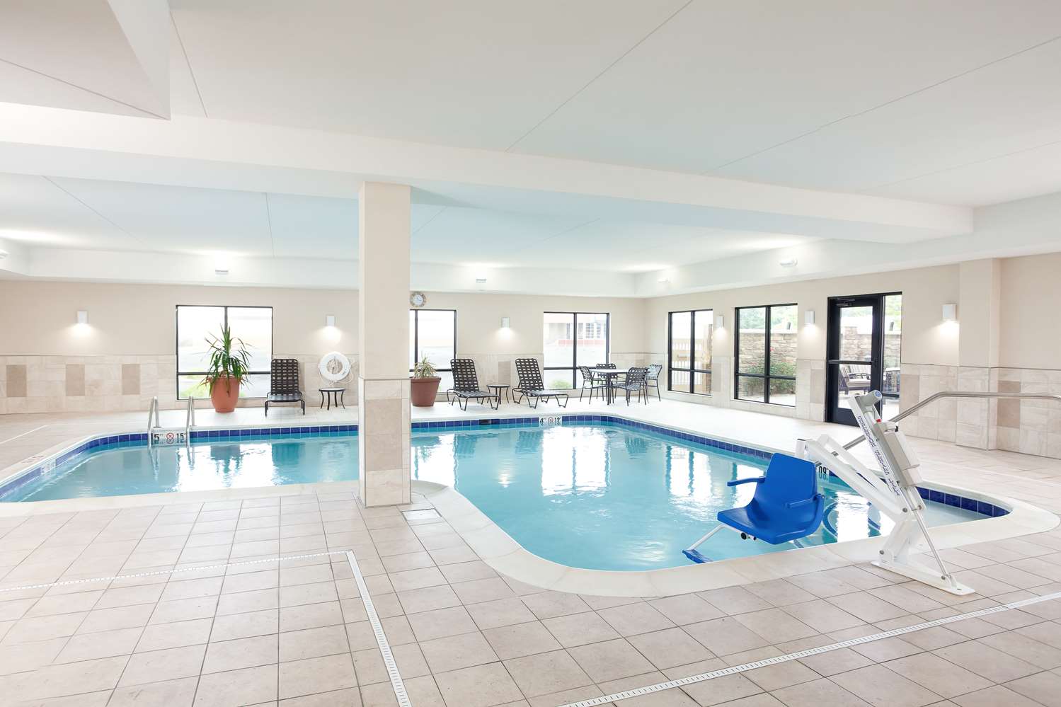 hampton inn and suites niles warren