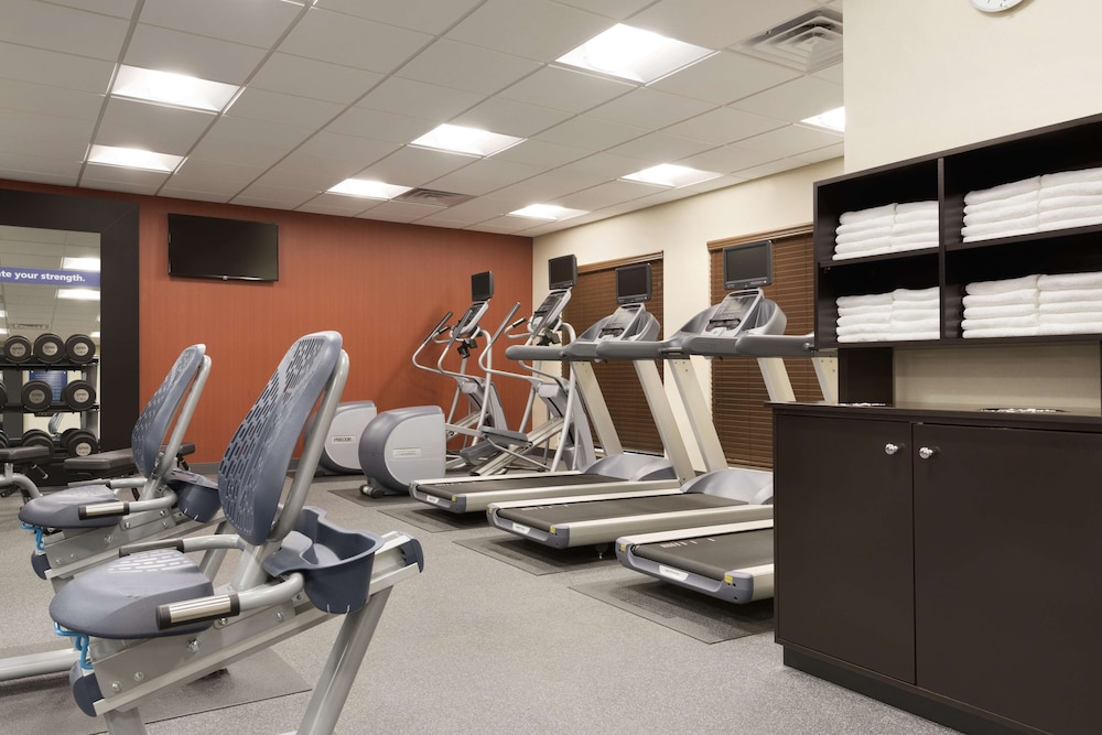 hampton inn and suites niles warren