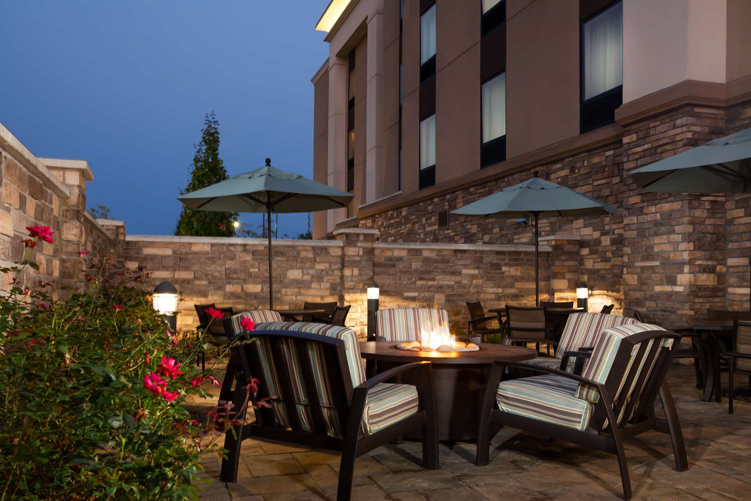 hampton inn and suites niles warren