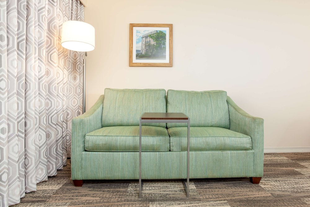 hampton inn and suites niles warren