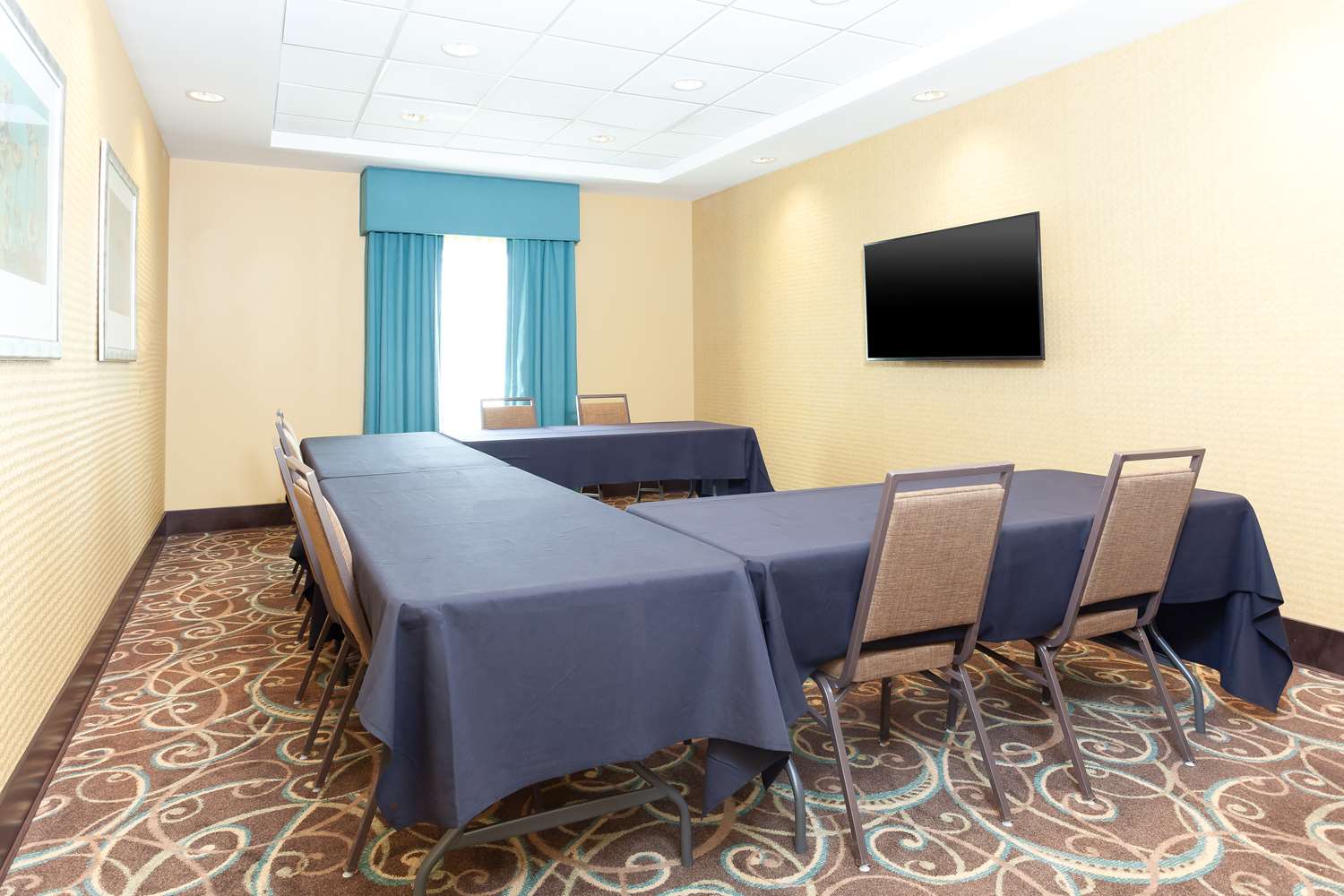 hampton inn and suites niles warren
