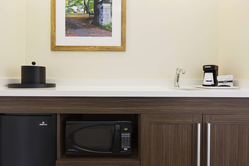 hampton inn and suites niles warren