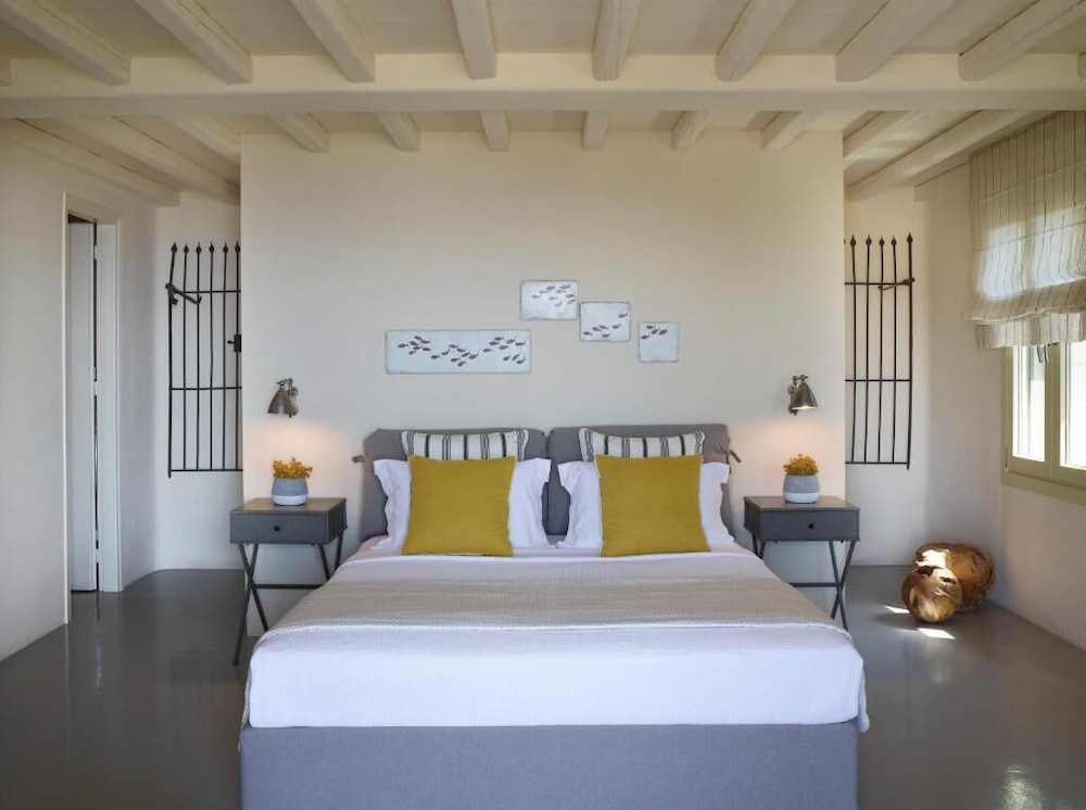 aeolis tinos suites