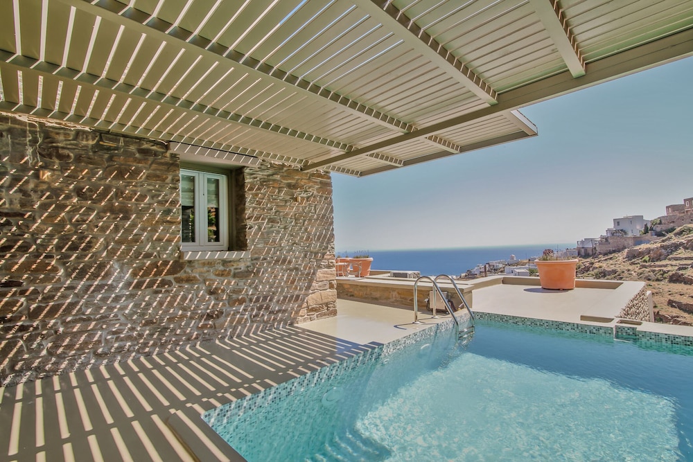 aeolis tinos suites
