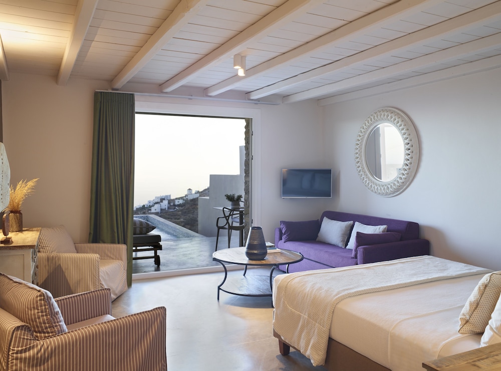 aeolis tinos suites