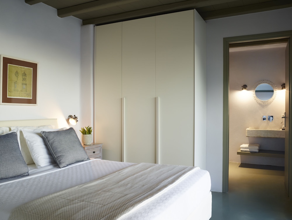 aeolis tinos suites