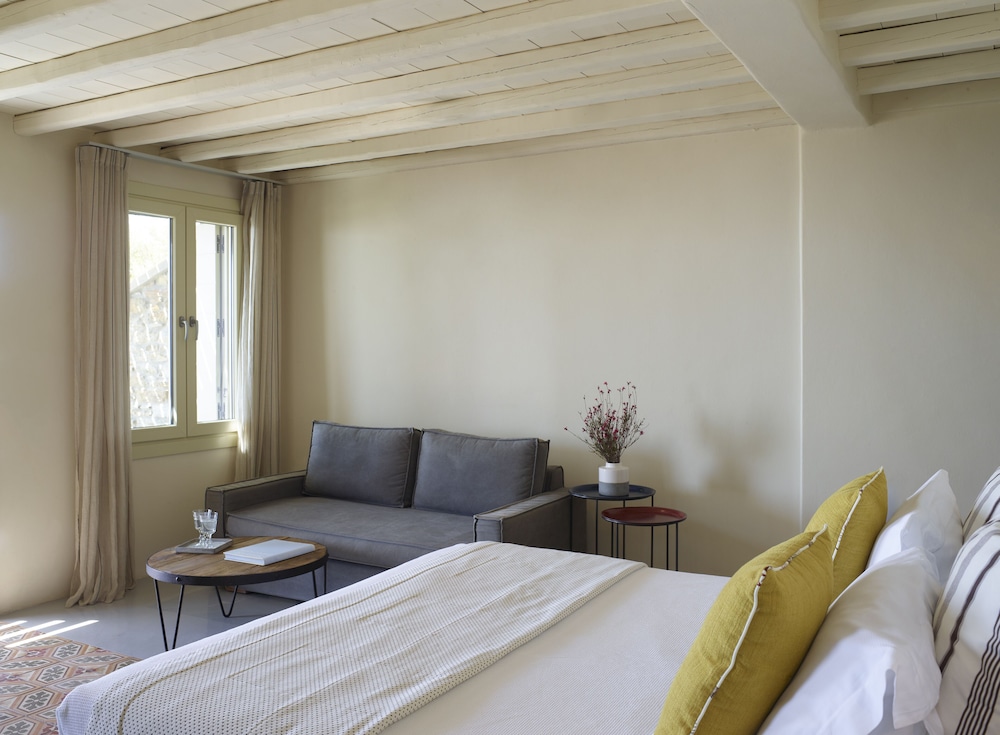 aeolis tinos suites