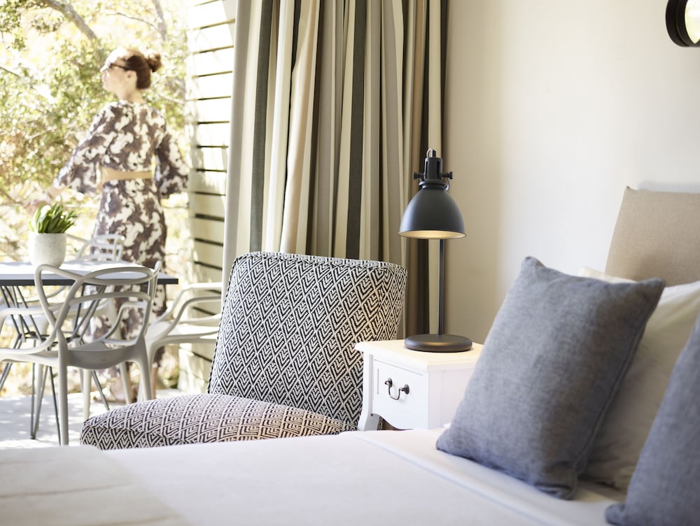 aeolis tinos suites