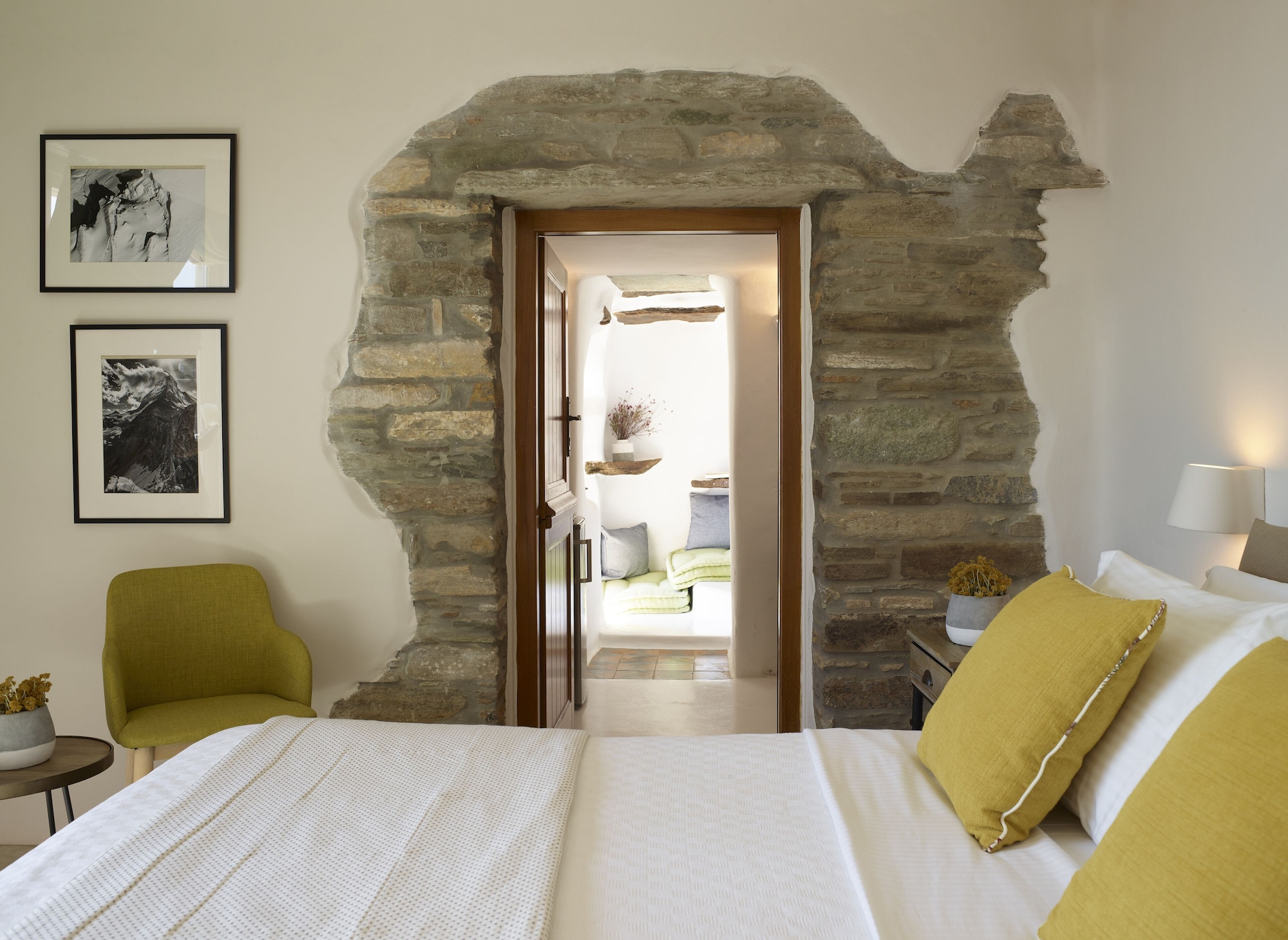 aeolis tinos suites