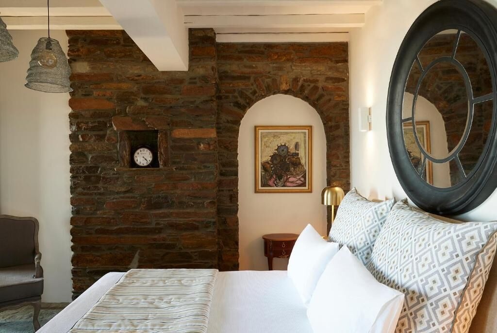aeolis tinos suites