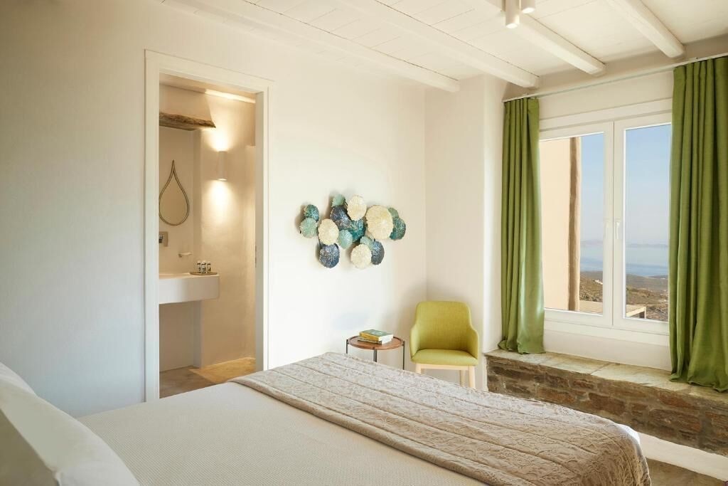 aeolis tinos suites