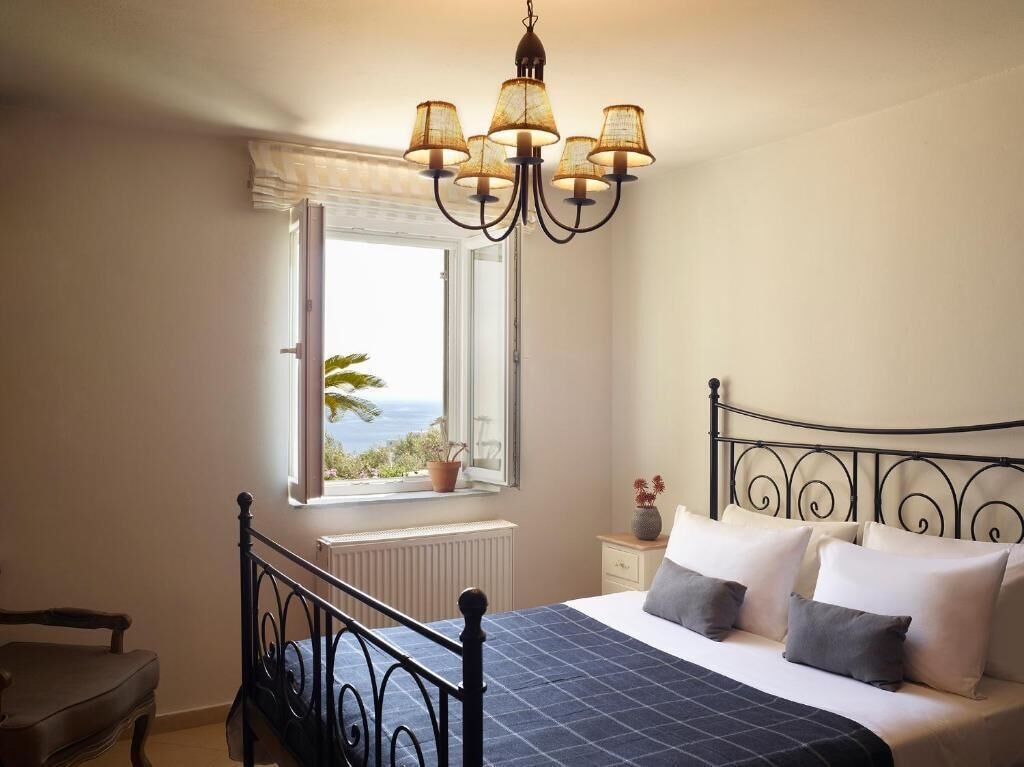 aeolis tinos suites