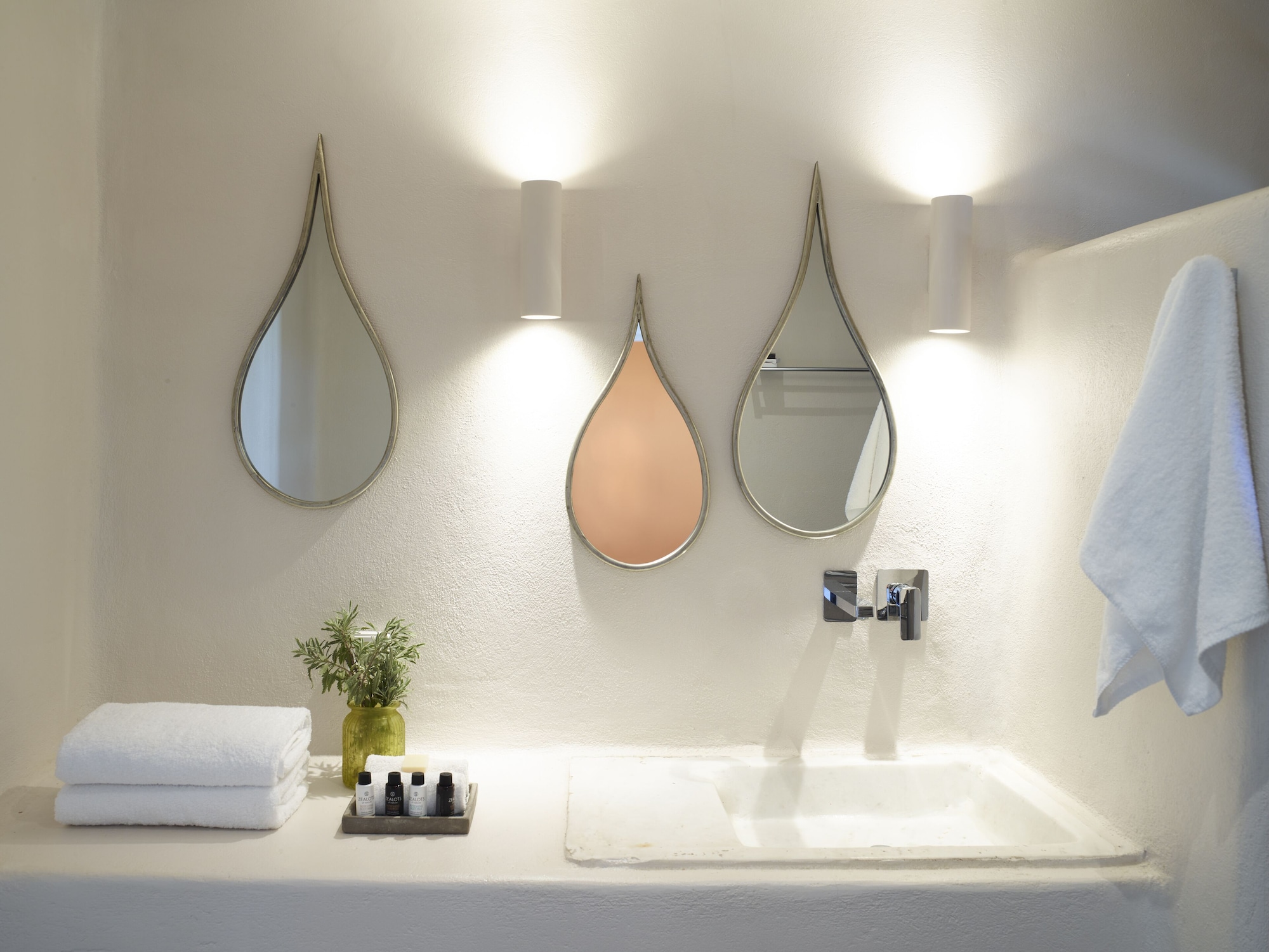 Aeolis Tinos Suites,Ornos>>Agios Sostis,4 star