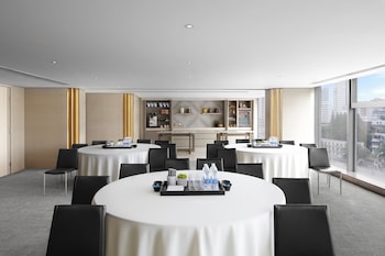 new world wuhan hotel