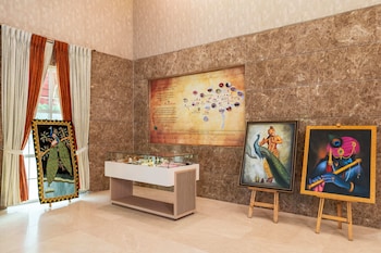 nidhivan sarovar portico