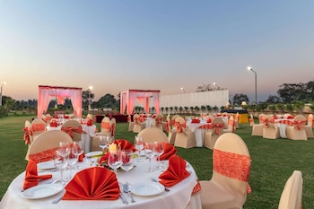 nidhivan sarovar portico