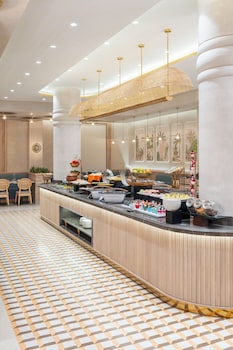 nidhivan sarovar portico
