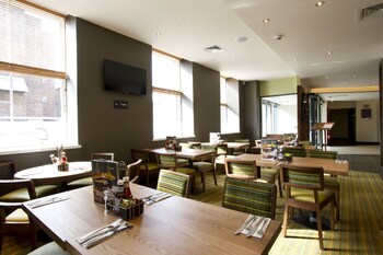 premier inn perth city centre