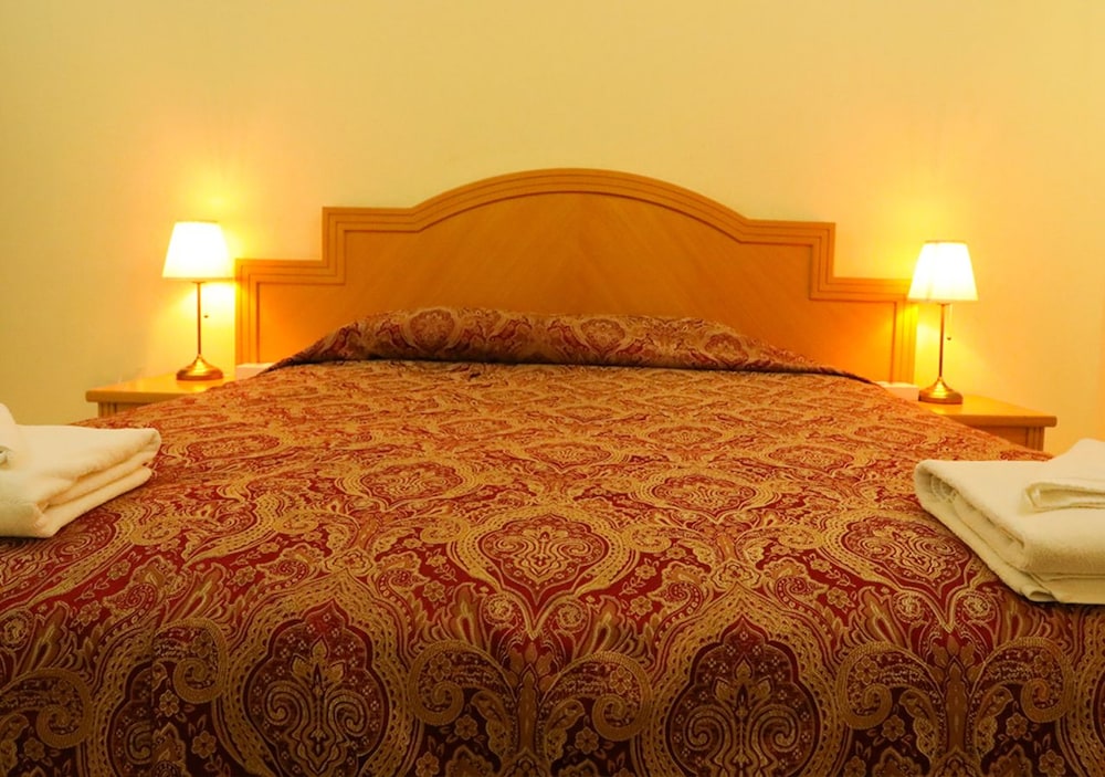 alshorouq hotel apartments