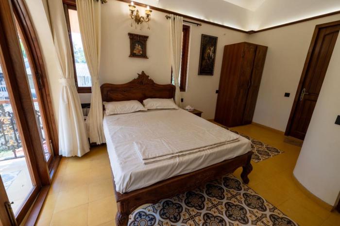 ishaan holiday home