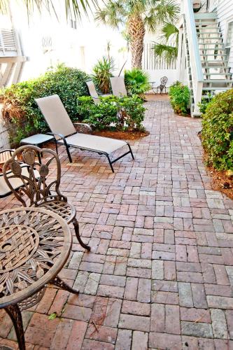 Desoto Beach Gardens,Near Tybee Island Memorial Park,3 star