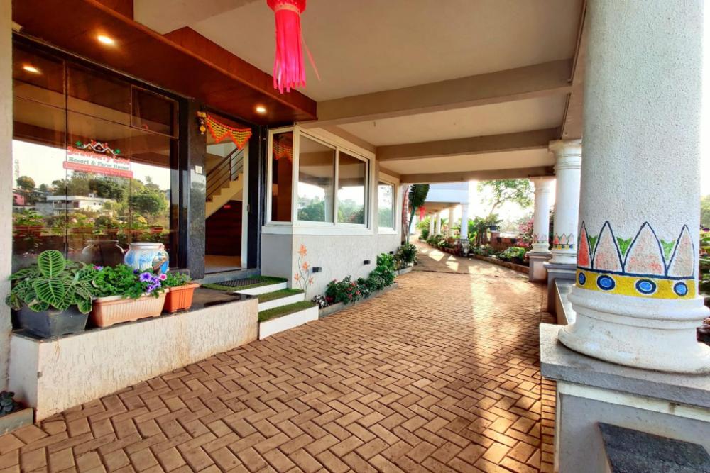 strawberry land resort