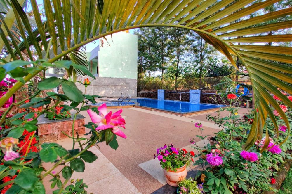 strawberry land resort