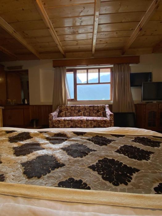 the himalayan chalet