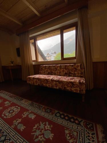 the himalayan chalet