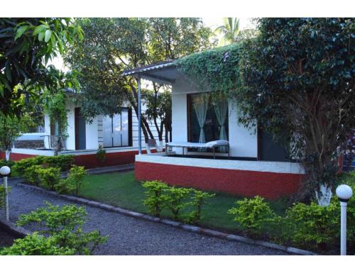 glorius gir resort