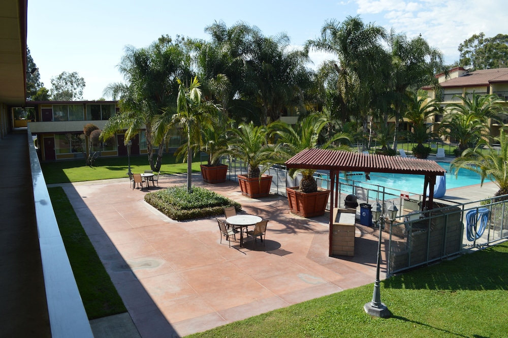 ontario airport inn