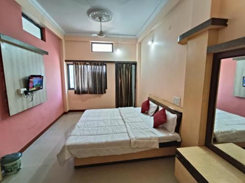 Hotel Chaitanya,Opposite To Govt Hospital, Maheshwar, Madhya Pradesh Maheshwar,2 star