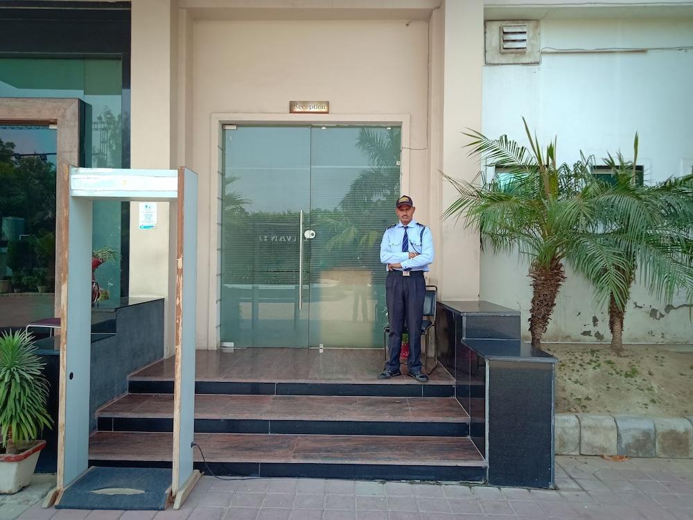 lavanya hotel near alipur delhi