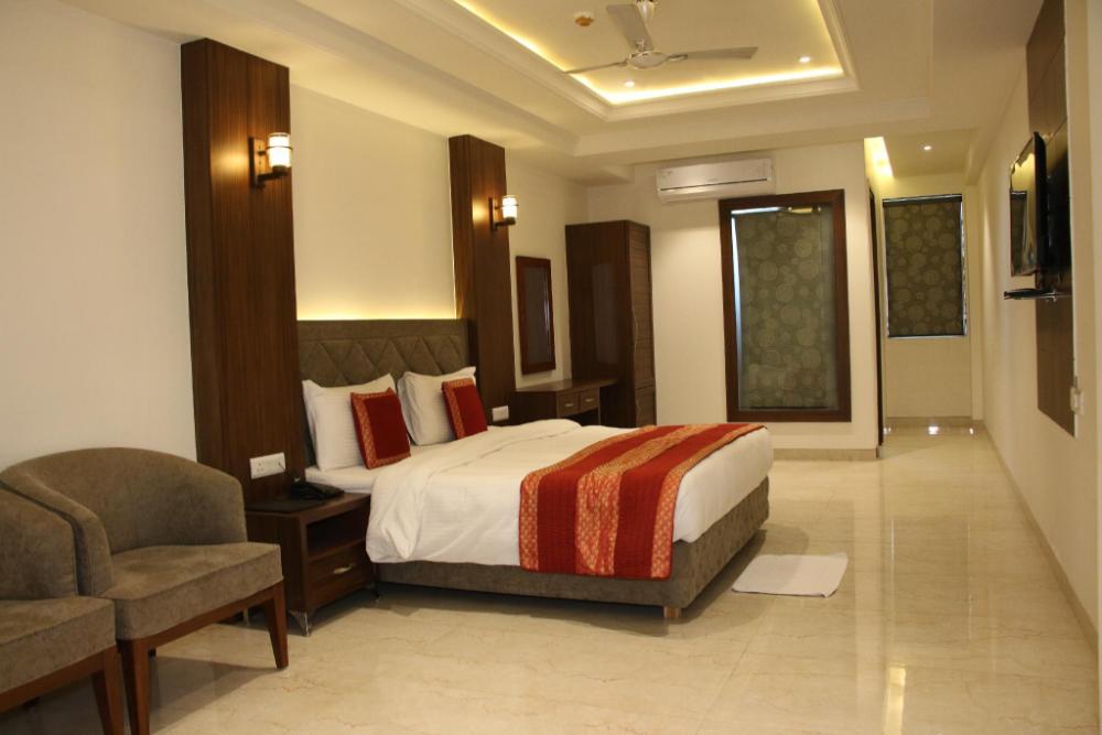lavanya hotel near alipur delhi