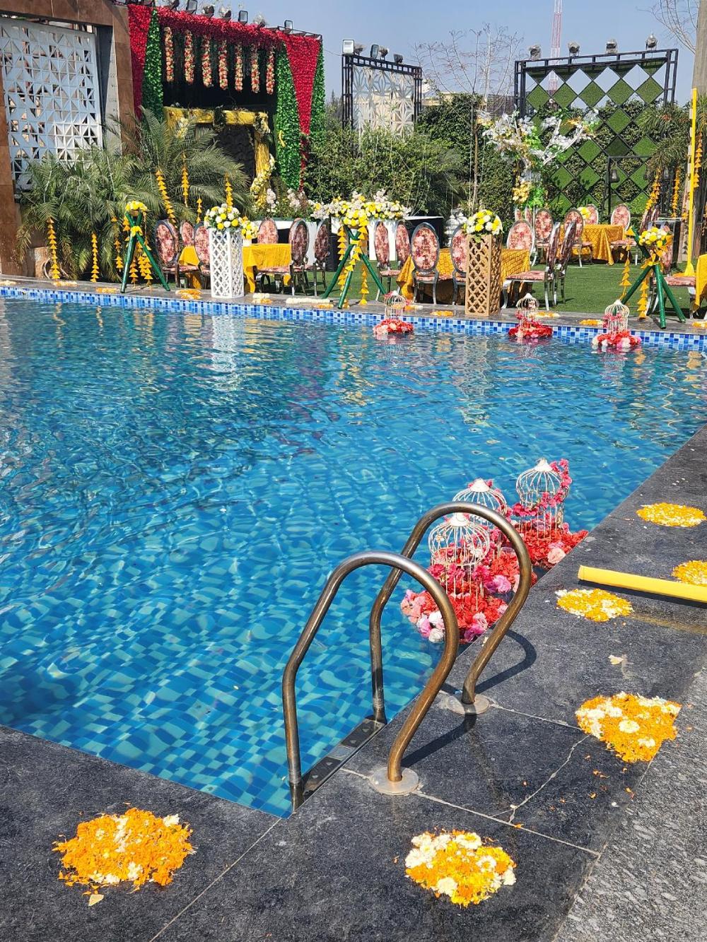 lavanya hotel near alipur delhi