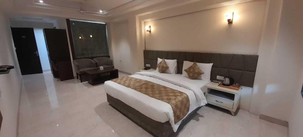lavanya hotel near alipur delhi