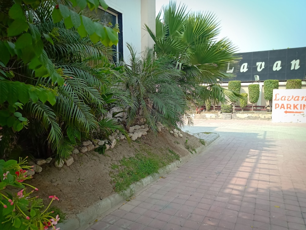 lavanya hotel near alipur delhi