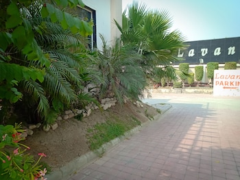 lavanya hotel near alipur delhi