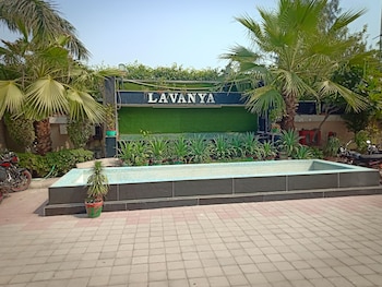 lavanya hotel near alipur delhi