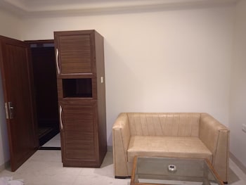 lavanya hotel near alipur delhi