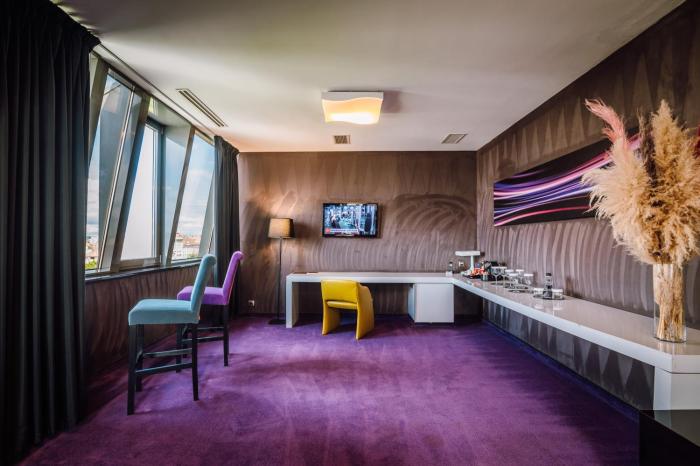 plaza v executive hotel