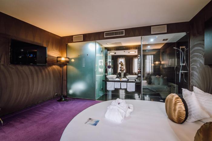 plaza v executive hotel