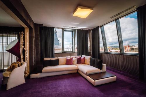 plaza v executive hotel
