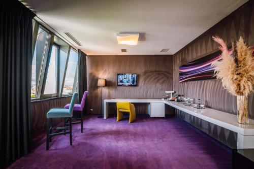 plaza v executive hotel