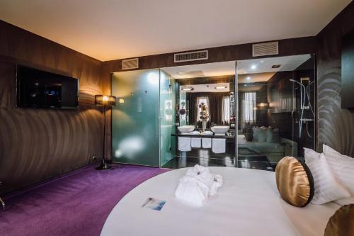 plaza v executive hotel