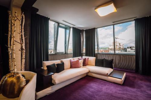 Plaza V Executive Hotel,,5 star