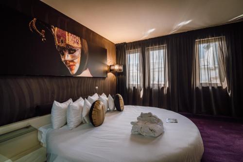 Plaza V Executive Hotel,,5 star