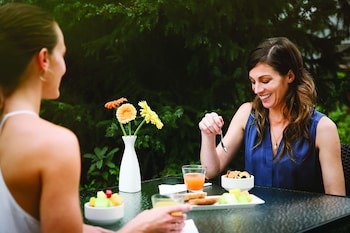 Pan Pacific Whistler Village Centre,Whistler>>Birken,4 star