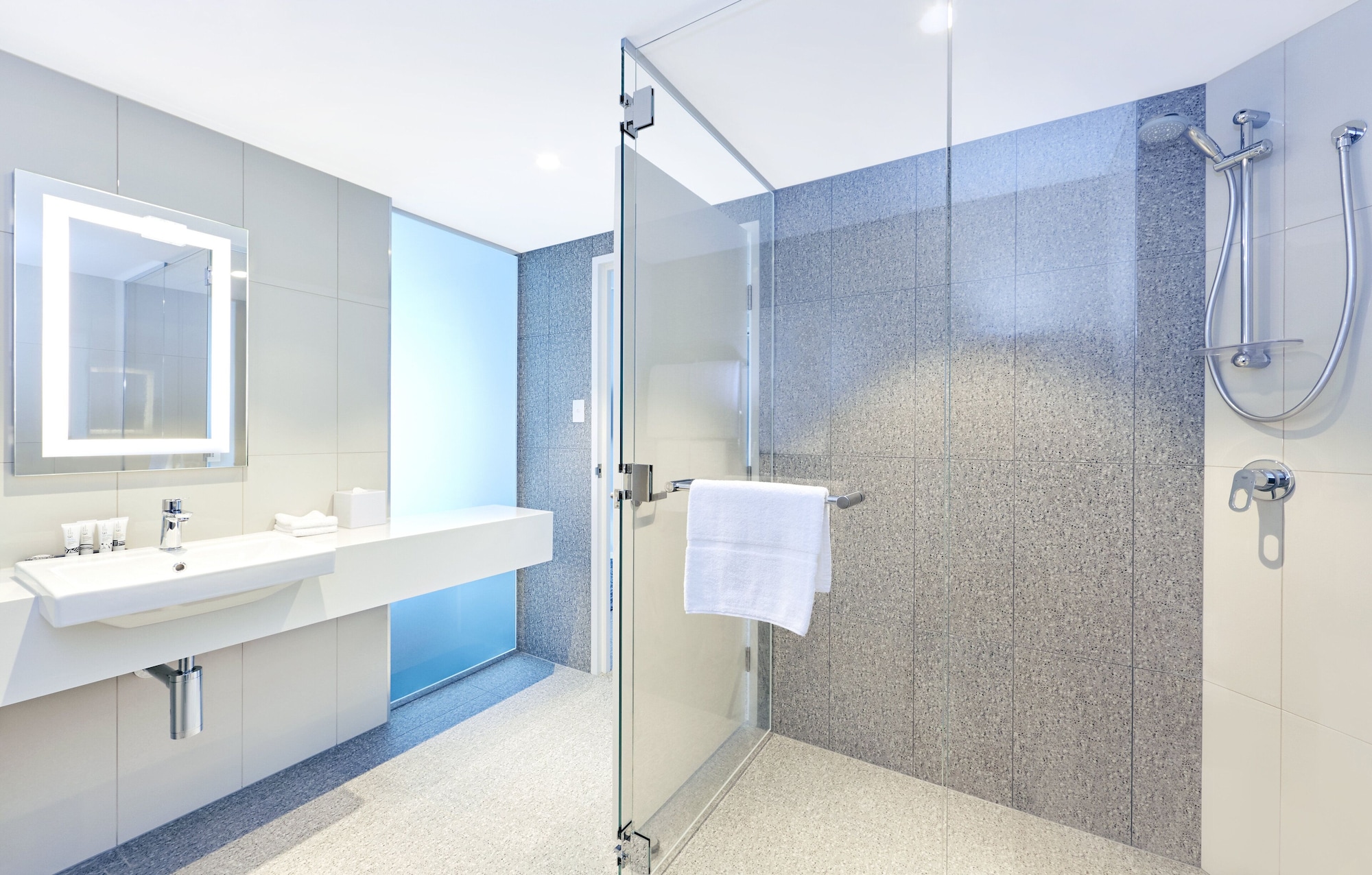 holiday inn express brisbane central by ihg